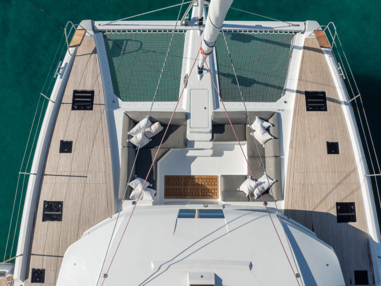 Hire Catamaran Fountaine Pajot with a boat licence