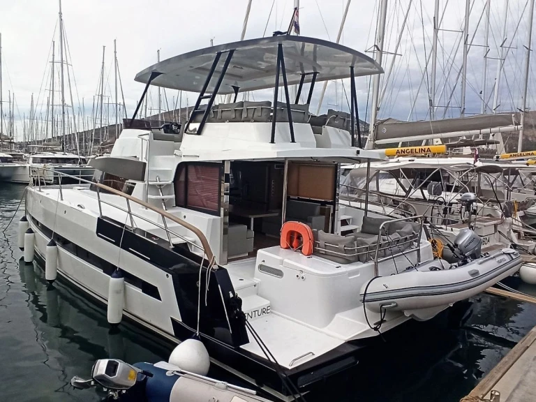Motorboat hire in Biograd na Moru - Bali Bali 4.3 MY