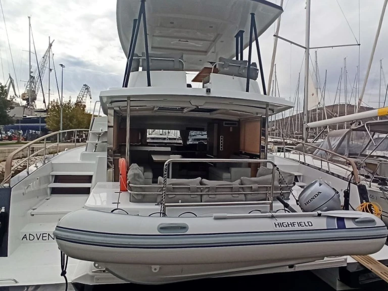 Charter a Bali Bali 4.3 MY in Biograd na Moru on Samboat
