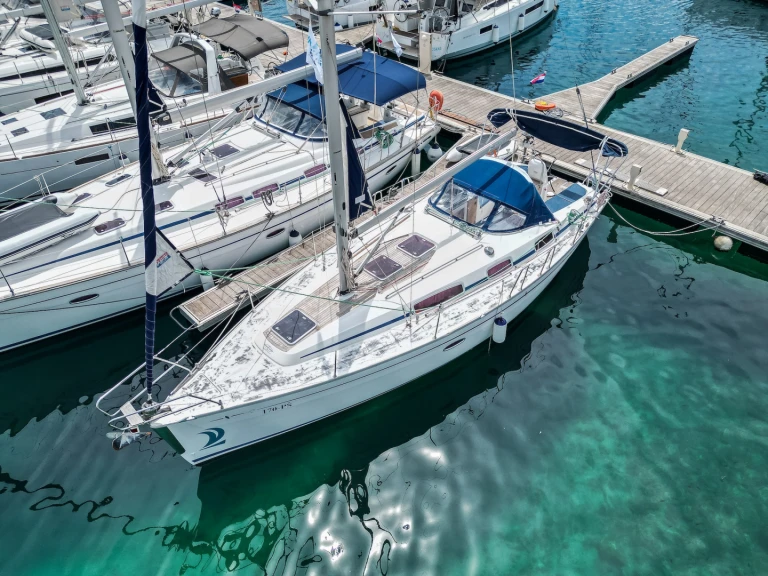 Sailboat to hire Primošten at the best price