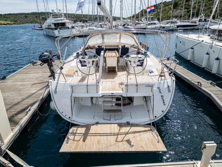 Sailboat to hire Primošten at the best price