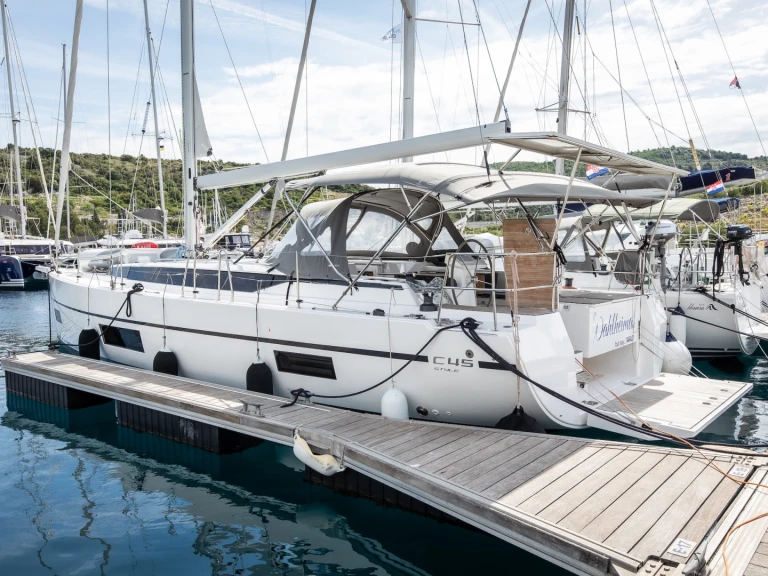 Hire Sailboat Bavaria with a boat licence