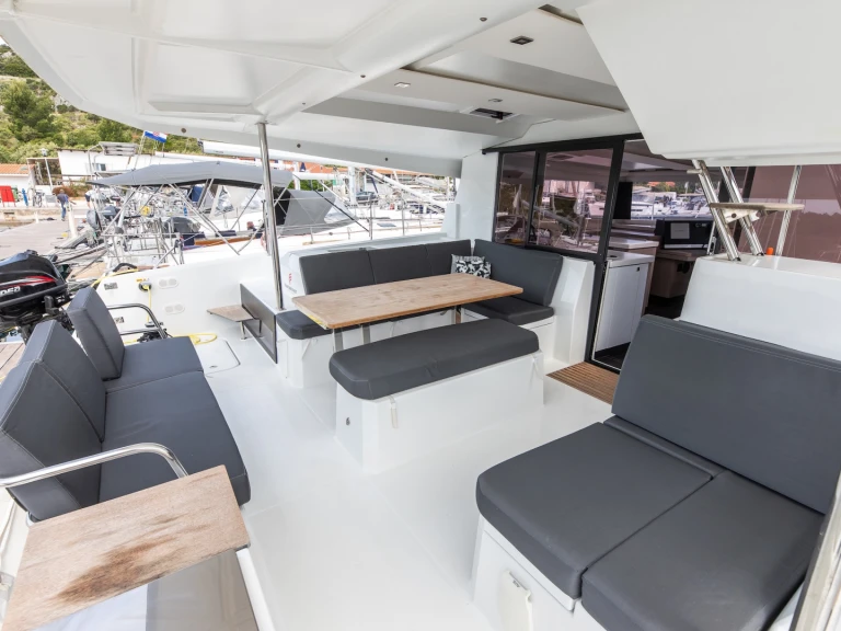 Catamaran hire in Primošten - Fountaine Pajot Astrea 42