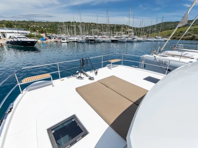 Hire Motorboat with or without skipper Fountaine Pajot Primošten