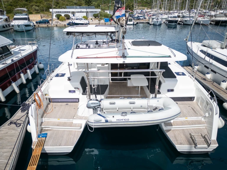 Yacht hire Primošten cheap Lagoon 42