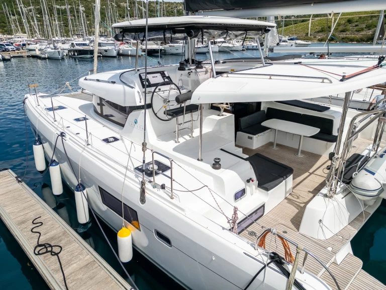 Catamaran hire in Primošten - Lagoon Lagoon 42