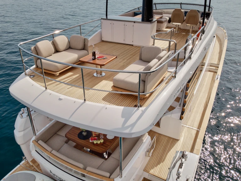Yacht hire Podstrana cheap Azimut Magellano 66