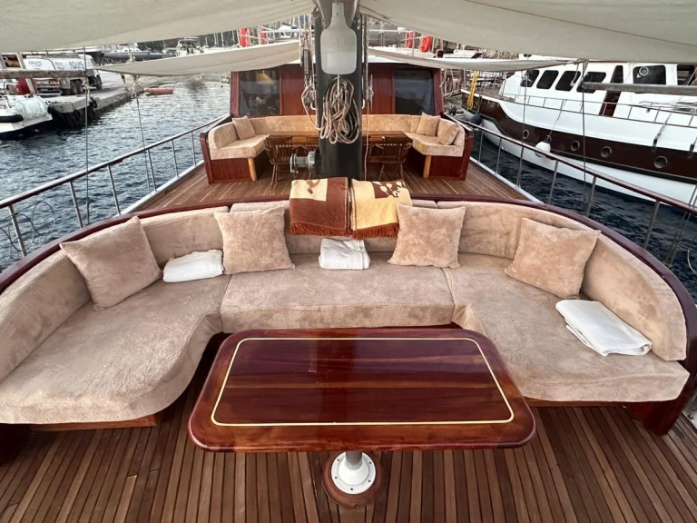 Sailboat to hire Göcek at the best price