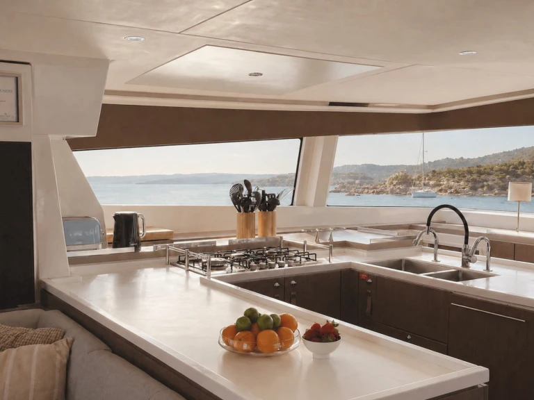 Yacht hire Olbia cheap Bali 5.4