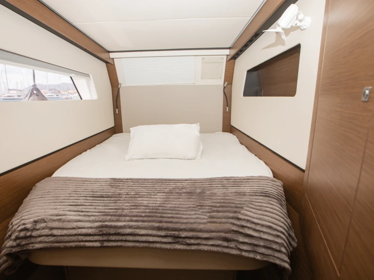 Catamaran to hire Lefkáda at the best price