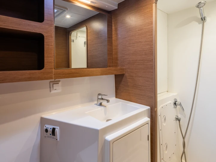 Yacht hire Néa Péramos cheap Lagoon 42
