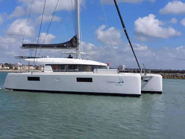Charter a Lagoon Lagoon 52 S in Le Marin on Samboat