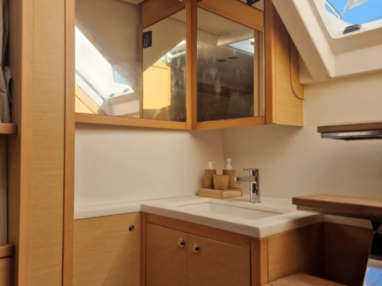 Catamaran hire in Le Marin - Lagoon Lagoon 52 S