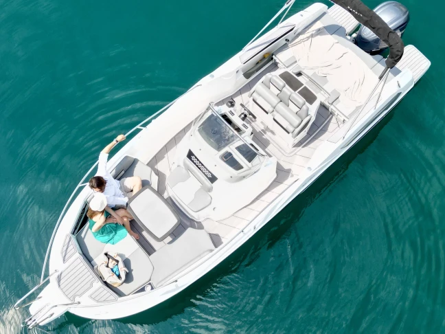Charter a Karnic sl 701 in Sirmione on Samboat