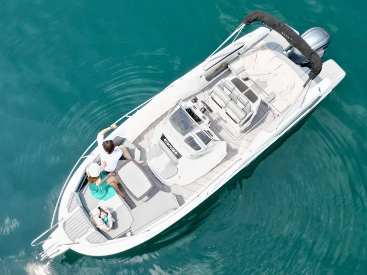 Hire Motorboat with or without skipper Karnic Sirmione