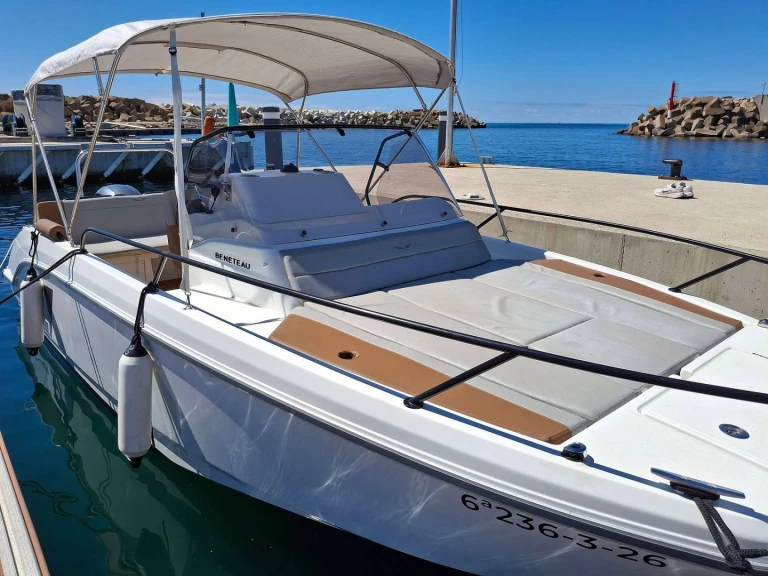 Motorboat hire in Marina de Palamós - Bénéteau Flyer 7 SUNdeck