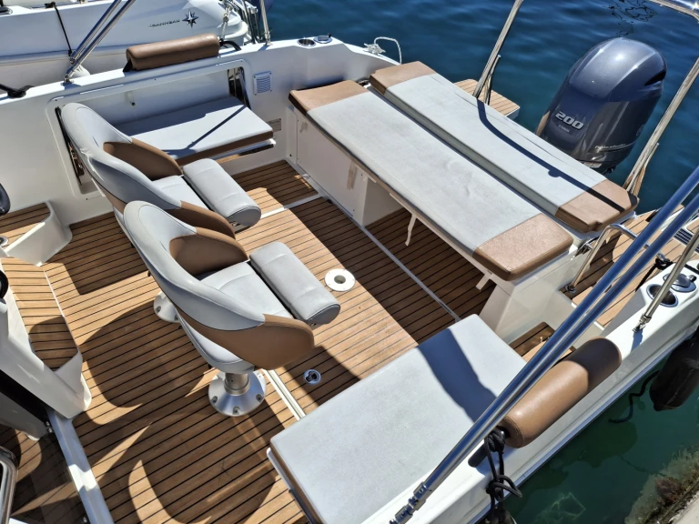 Charter a Bénéteau Flyer 7 SUNdeck in Marina de Palamós on Samboat