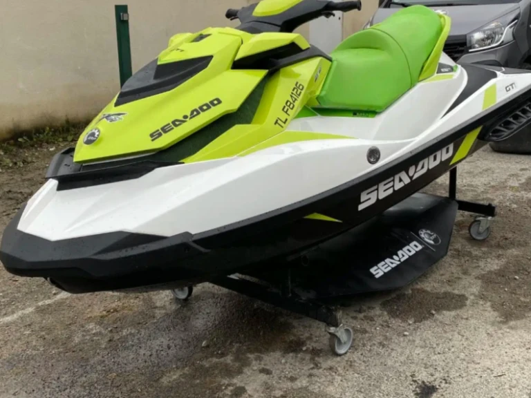 Jet ski to hire Canet-en-Roussillon at the best price