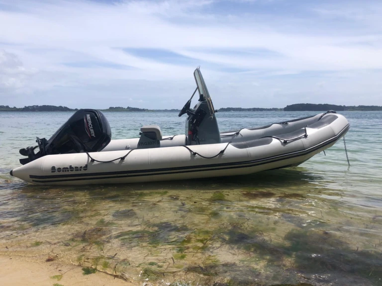 RIB hire in Larmor-Baden - Bombard Explorer 550