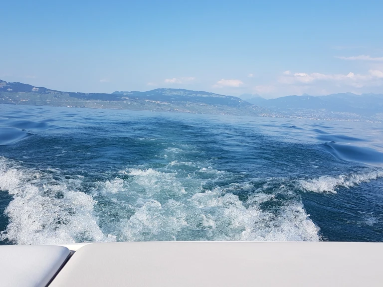 Motorboat to hire Lugrin at the best price