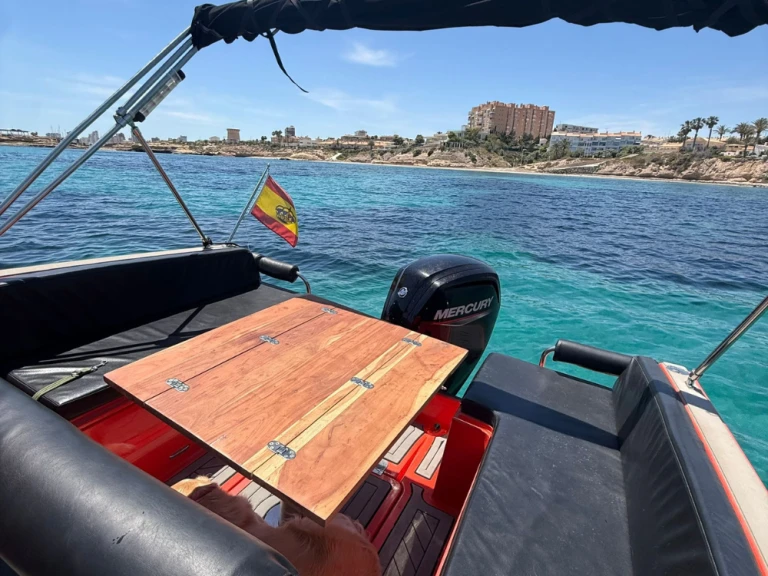 Hire Motorboat Nuva with a boat licence