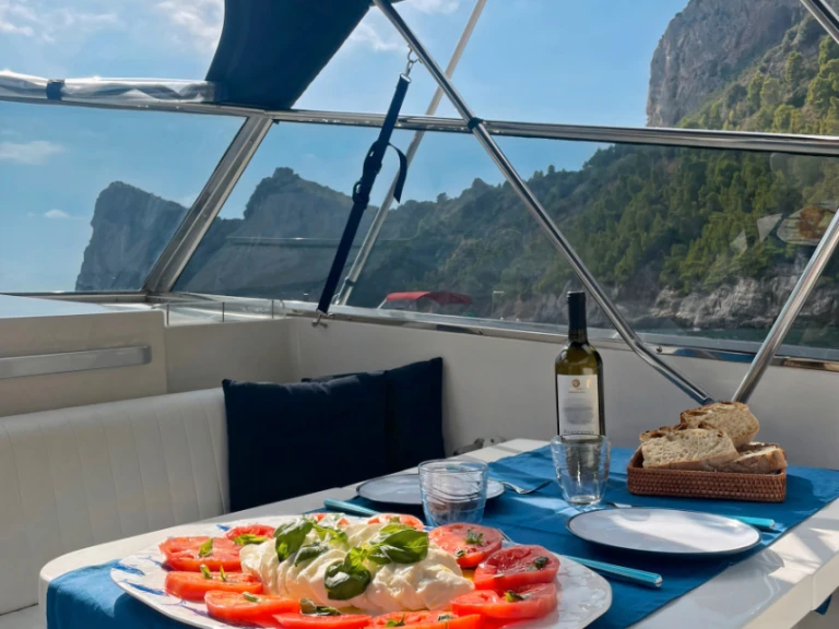 Yacht hire Ischia cheap Itama 38 Open