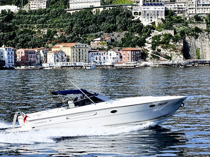 Hire Luxury Yacht with or without skipper Itama Ischia