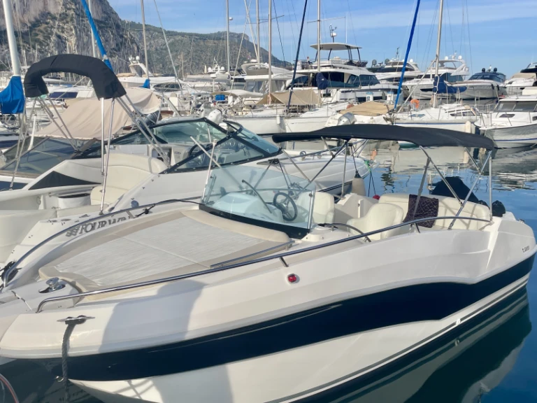 Hire Motorboat Rio with a boat licence