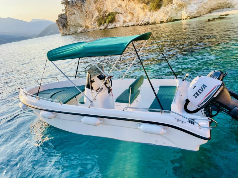 Yacht hire Nydri cheap BLU WATER 185