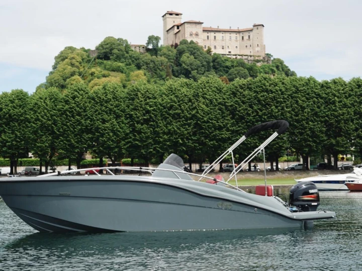 Hire Motorboat Clear with a boat licence