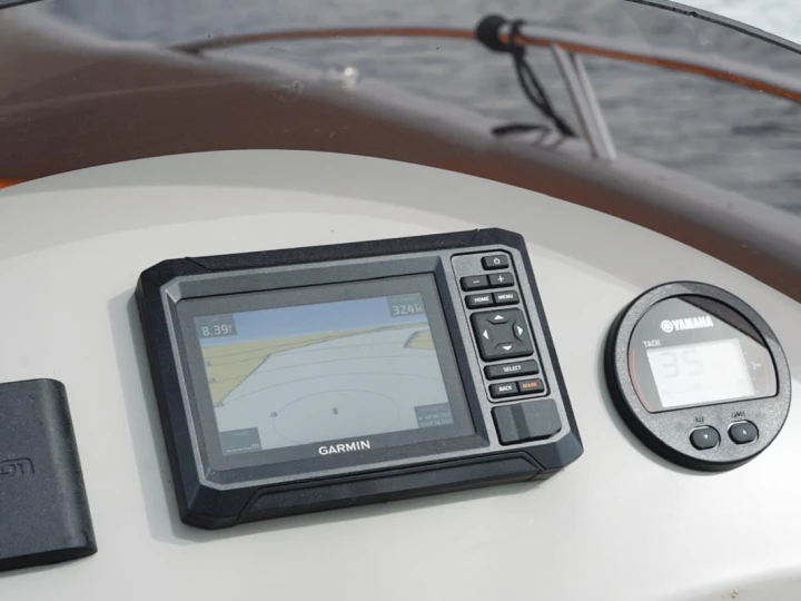 Motorboat to hire Angera at the best price
