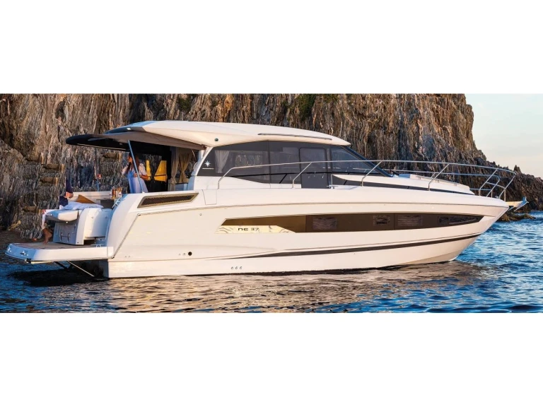 Hire Motorboat Jeanneau with a boat licence