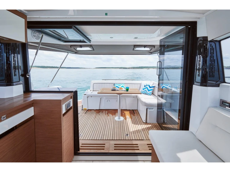 Yacht charter Naples - Jeanneau NC 37 on SamBoat