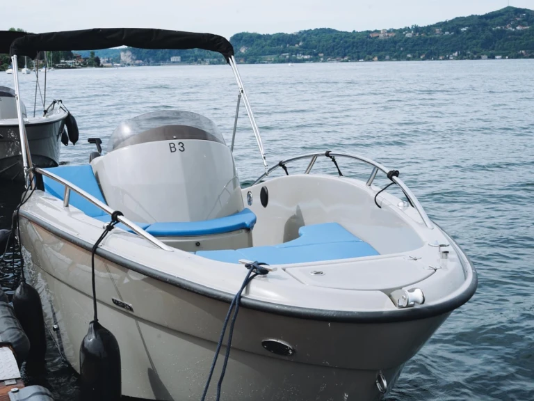 Hire Motorboat with or without skipper Clear Angera