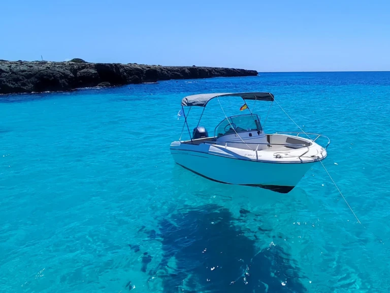 Yacht charter Cala en Bosch - Jeanneau Cap Camarat 625 on SamBoat