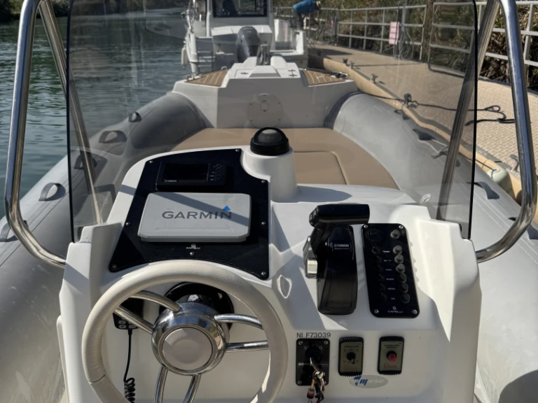Hire RIB Capelli with a boat licence