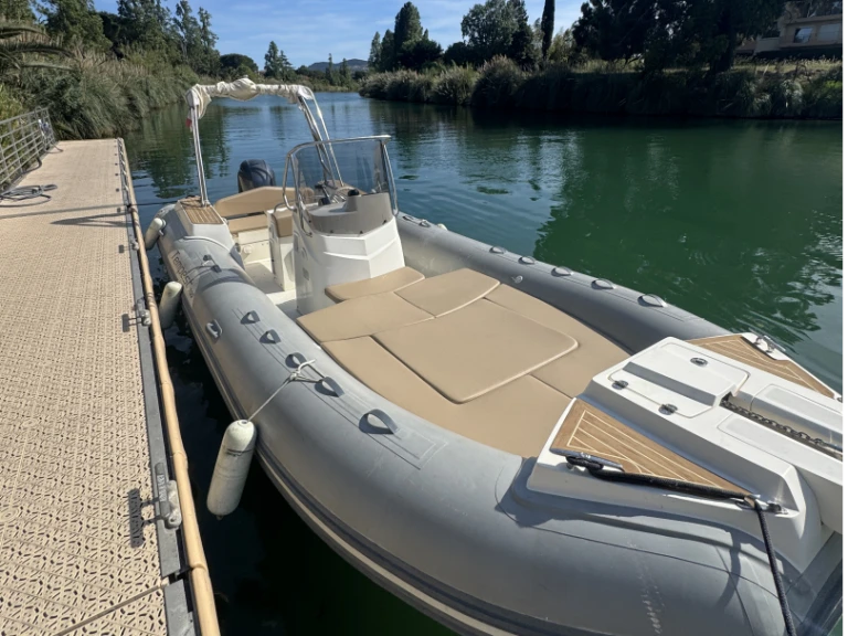Hire RIB Capelli with a boat licence