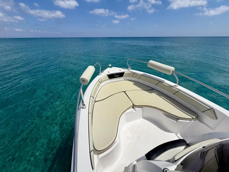 Yacht hire Protaras cheap Voyager 19 S