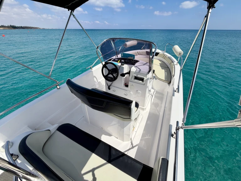 Yacht charter Protaras - Ranieri Voyager 19 S on SamBoat