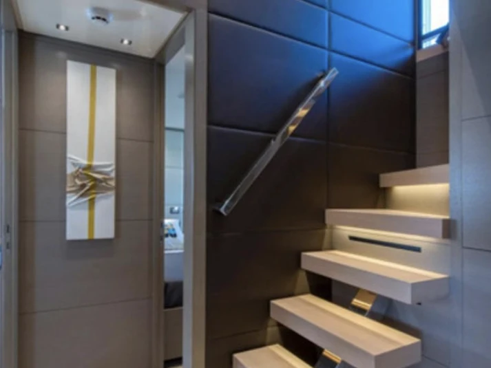 Luxury Yacht to hire Saint-Tropez at the best price