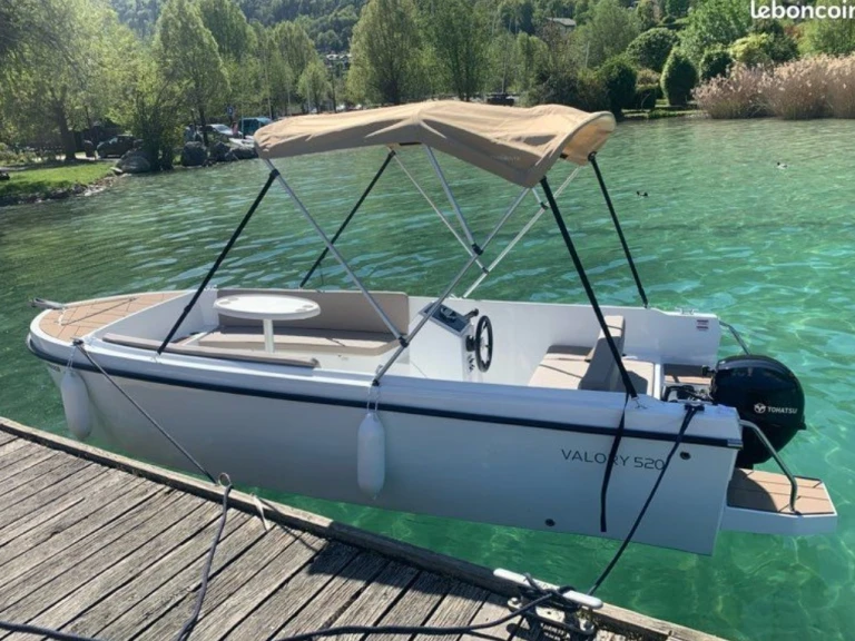 Hire a Valory 520 Premium Annecy