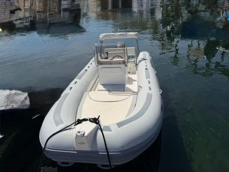 Hire a Capelli Tempest 630 Port du Lavandou