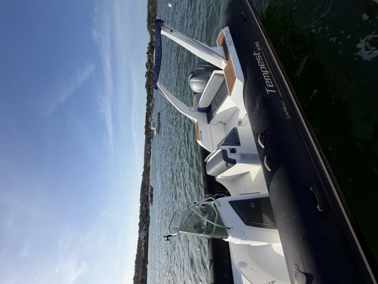 Charter a Capelli Tempest 770 Sun in Lège-Cap-Ferret on Samboat