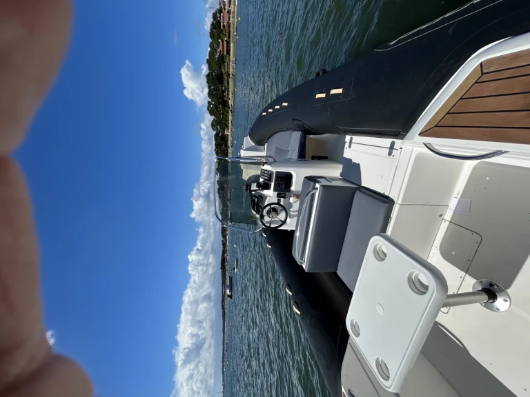 Hire RIB Capelli with a boat licence