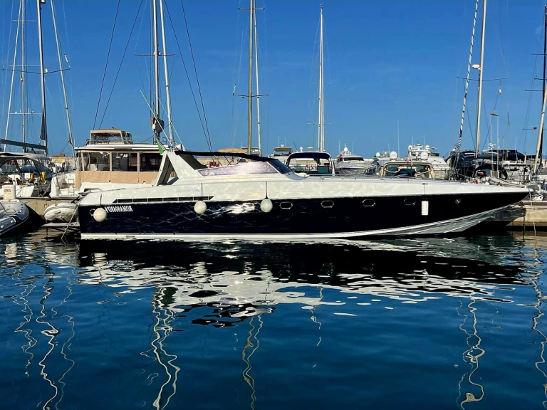 Luxury Yacht to hire Salivoli at the best price