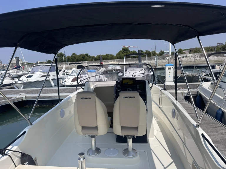 Motorboat to hire La Rochelle at the best price