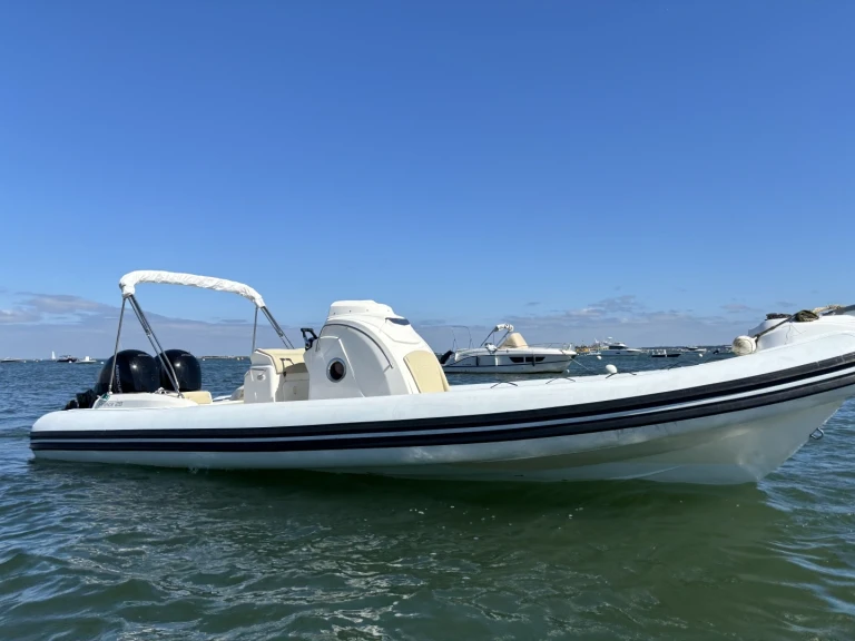 Hire a Nuova Jolly Prince 28 Grand Piquey