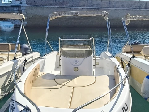 Motorboat to hire Taranto at the best price