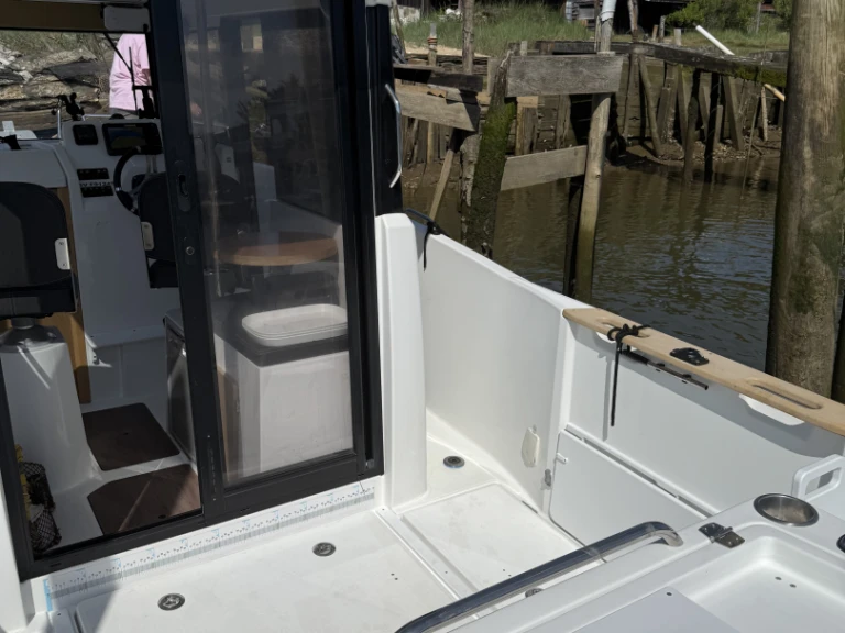 Hire a Pacific Craft Pacific Craft 650 WA Diamond Head Arcachon