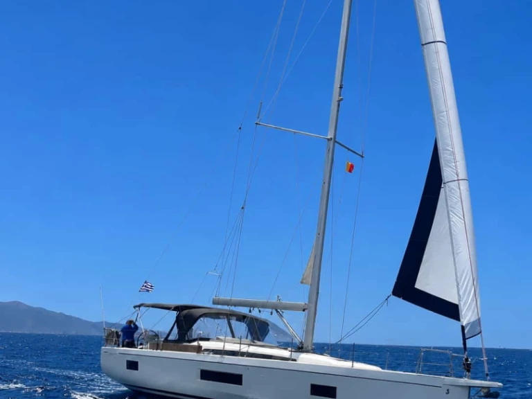 Charter a Bénéteau Oceanis 51.1 in Vlycho on Samboat